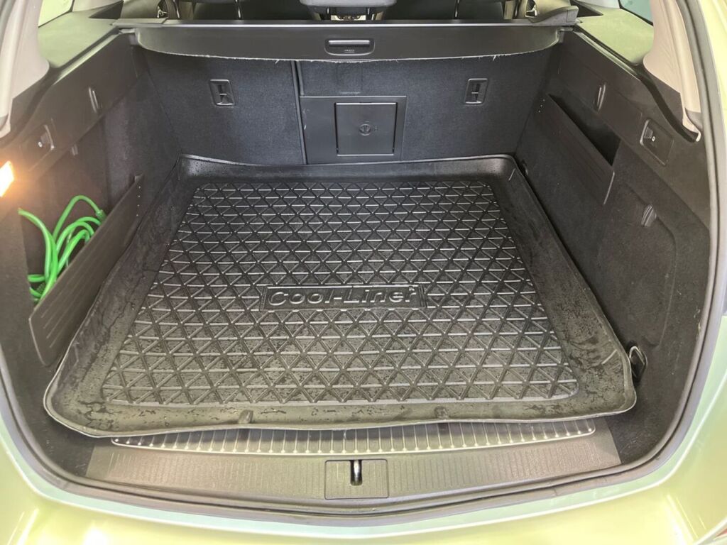 Opel Astra 2011 Vihreä