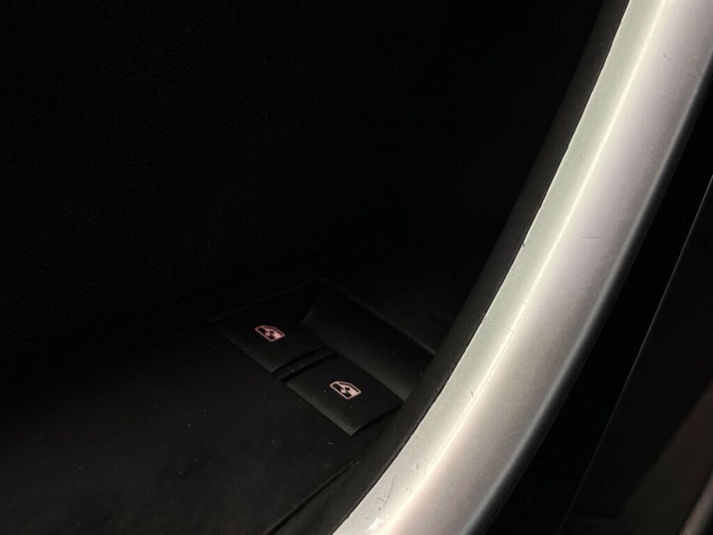 Opel Astra 2011 Vihreä