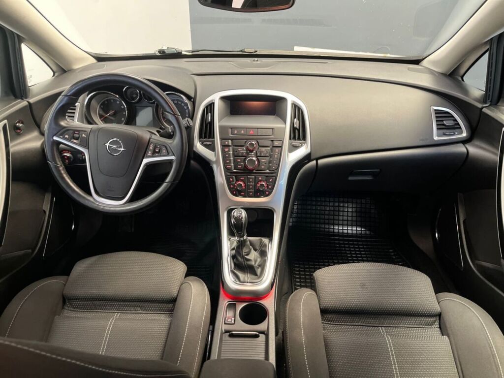 Opel Astra 2011 Vihreä