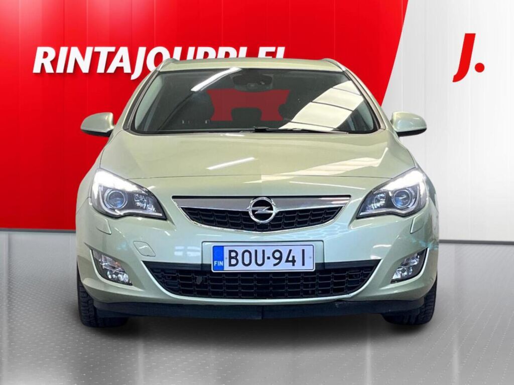 Opel Astra 2011 Vihreä