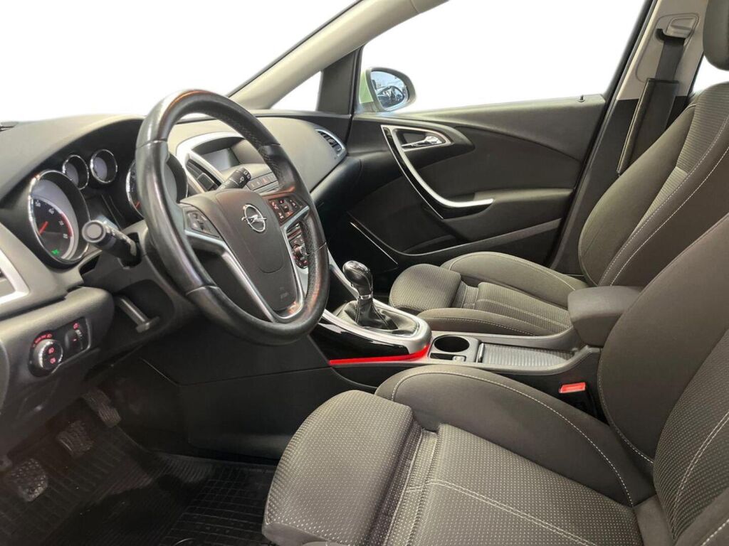 Opel Astra 2011 Vihreä