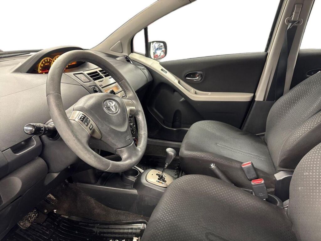 Toyota Yaris 2011 Hopea