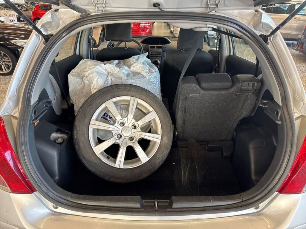 Toyota Yaris 2011 Hopea