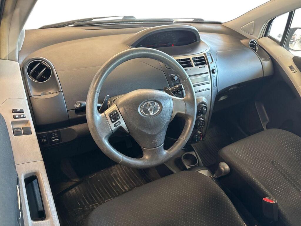 Toyota Yaris 2011 Hopea