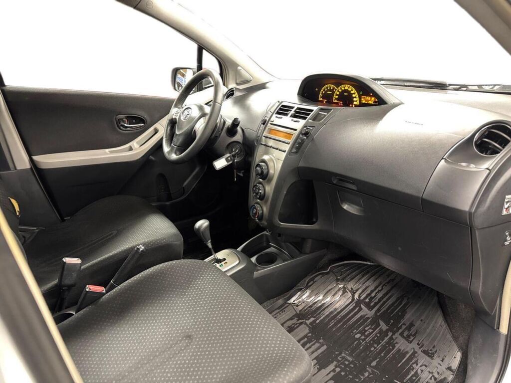 Toyota Yaris 2011 Hopea