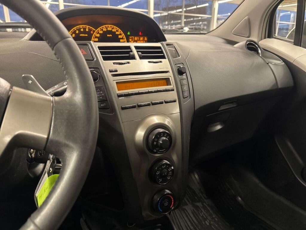 Toyota Yaris 2011 Hopea