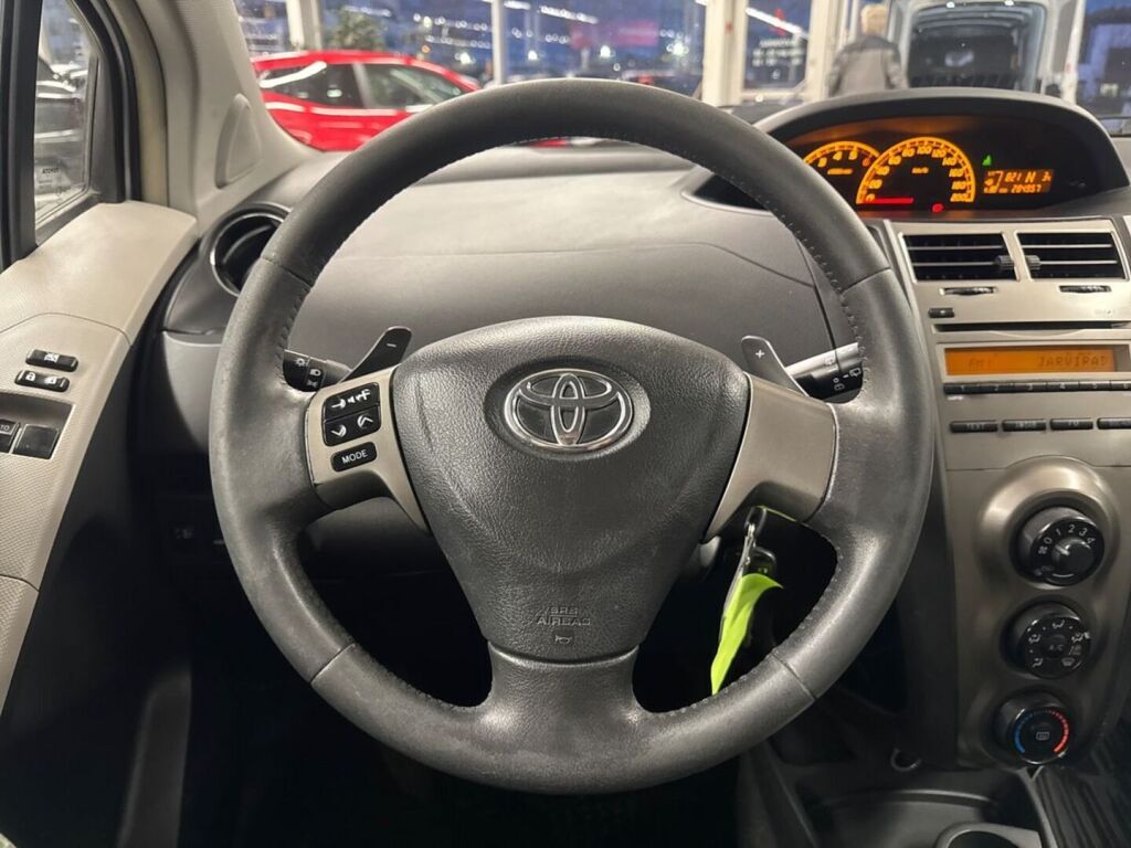 Toyota Yaris 2011 Hopea