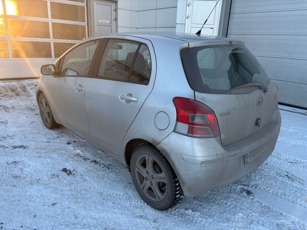 Toyota Yaris 2011 Hopea