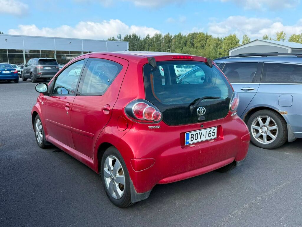 Toyota AYGO 2012 Punainen