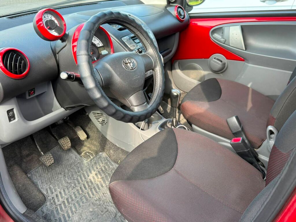 Toyota AYGO 2012 Punainen