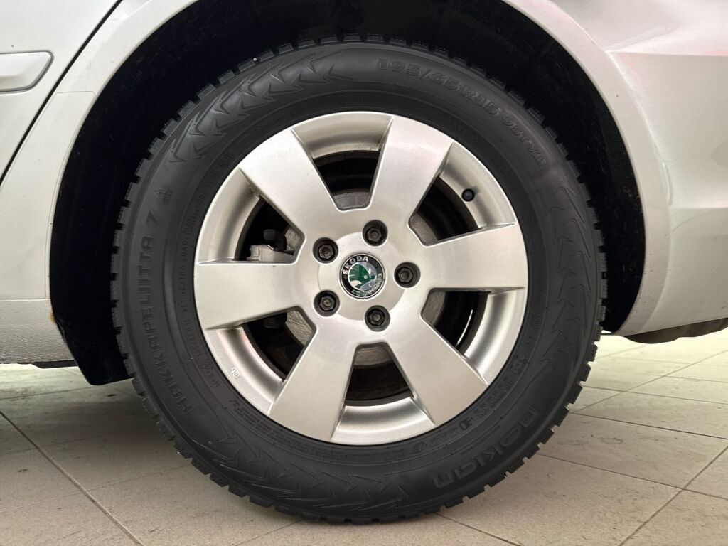 Skoda Octavia 2011 Harmaa