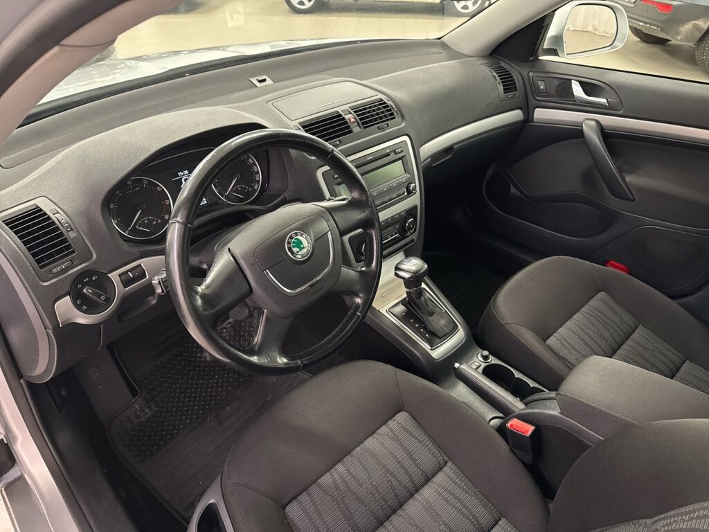 Skoda Octavia 2011 Harmaa