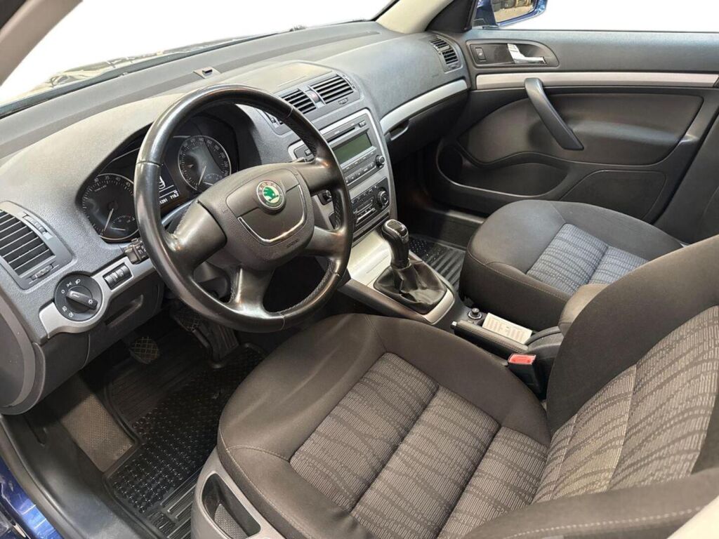 Skoda Octavia 2011 Sininen
