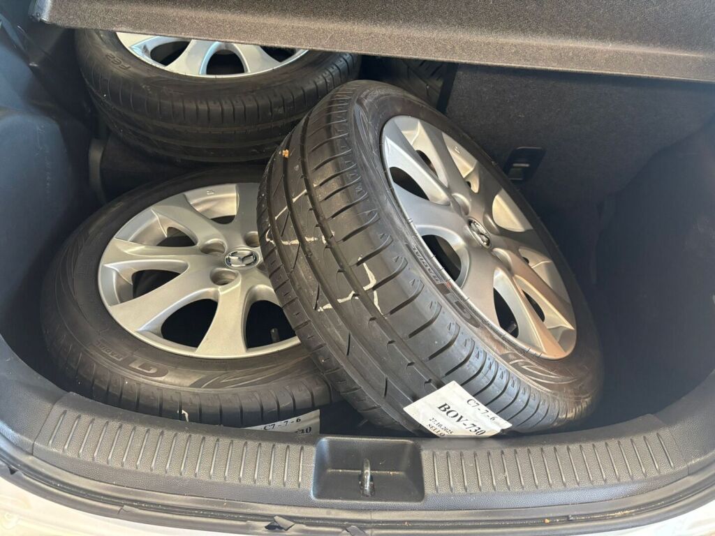 Mazda Mazda2 2011 Valkoinen