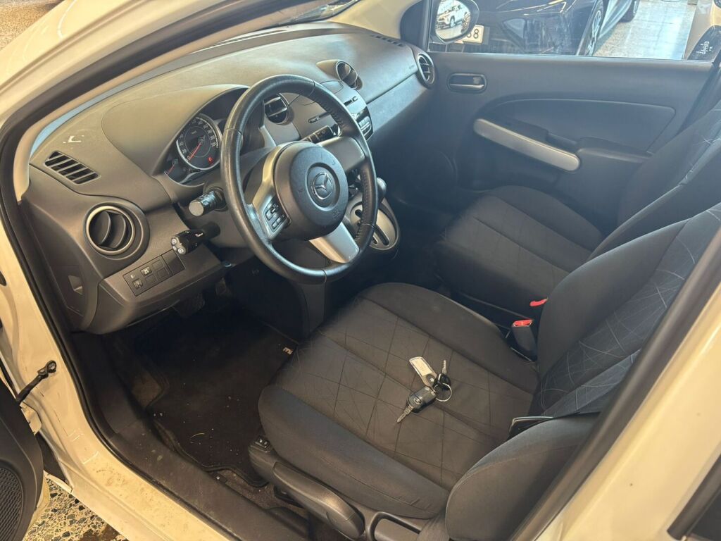 Mazda Mazda2 2011 Valkoinen