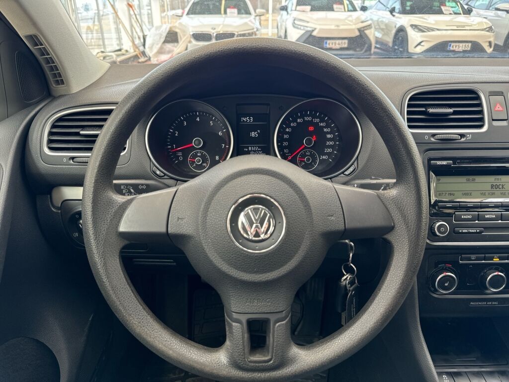 Volkswagen Golf 2011 Punainen