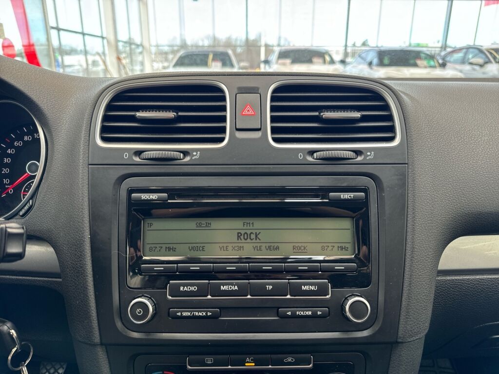 Volkswagen Golf 2011 Punainen