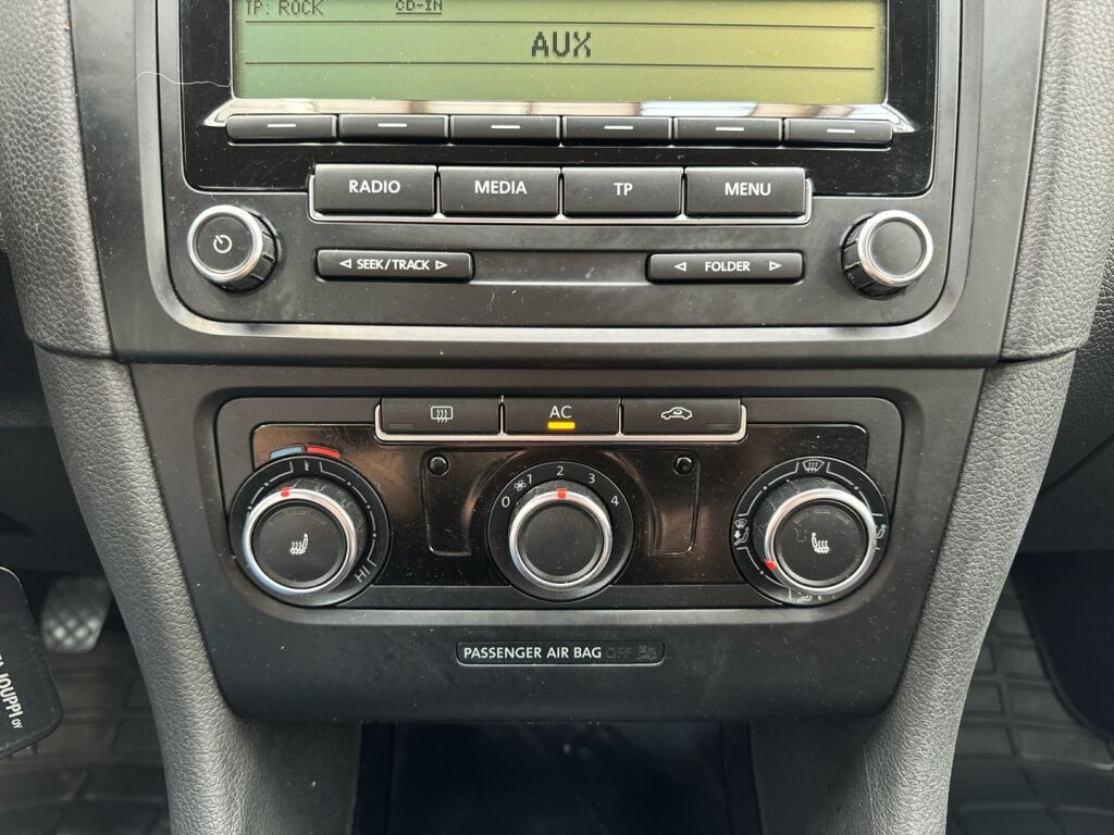 Volkswagen Golf 2011 Punainen