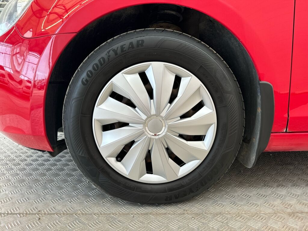 Volkswagen Golf 2011 Punainen