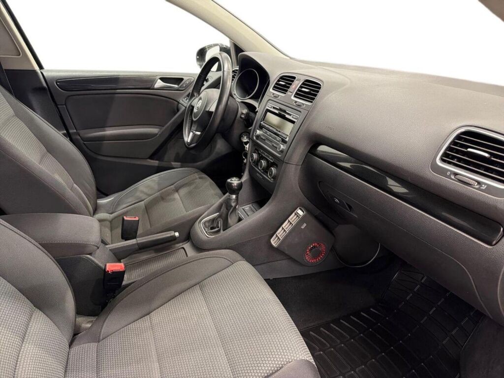 Volkswagen Golf 2011 Musta