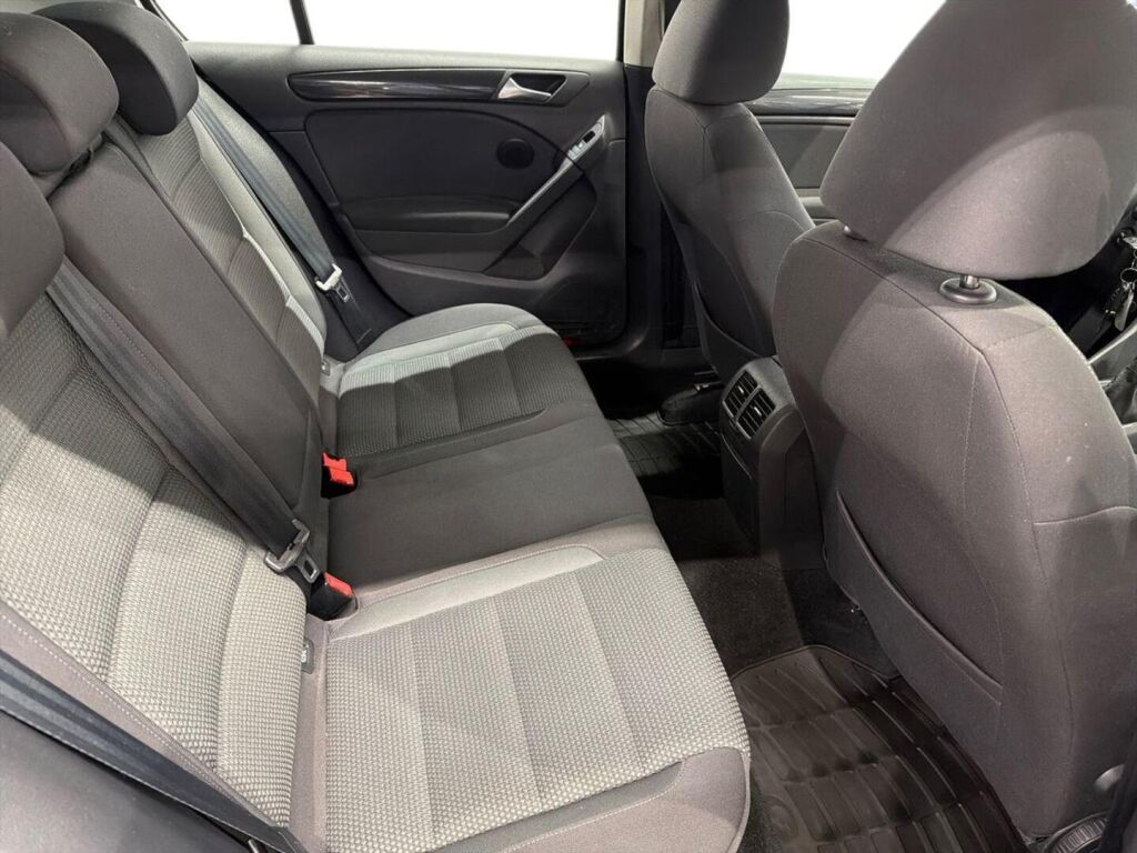 Volkswagen Golf 2011 Musta