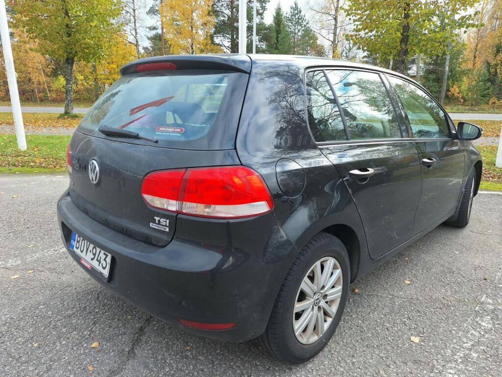 Volkswagen Golf 2011 Musta