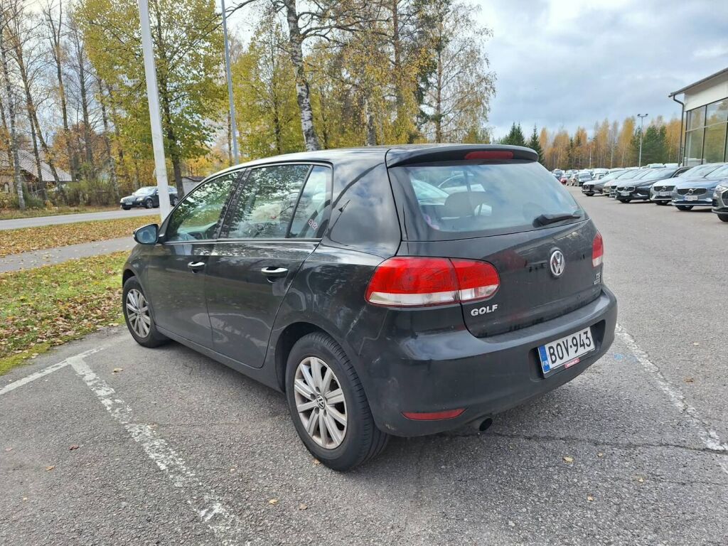 Volkswagen Golf 2011 Musta