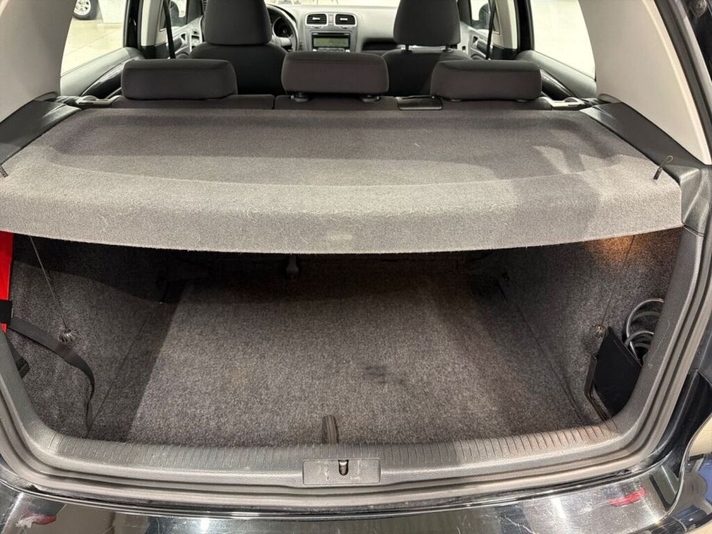 Volkswagen Golf 2011 Musta