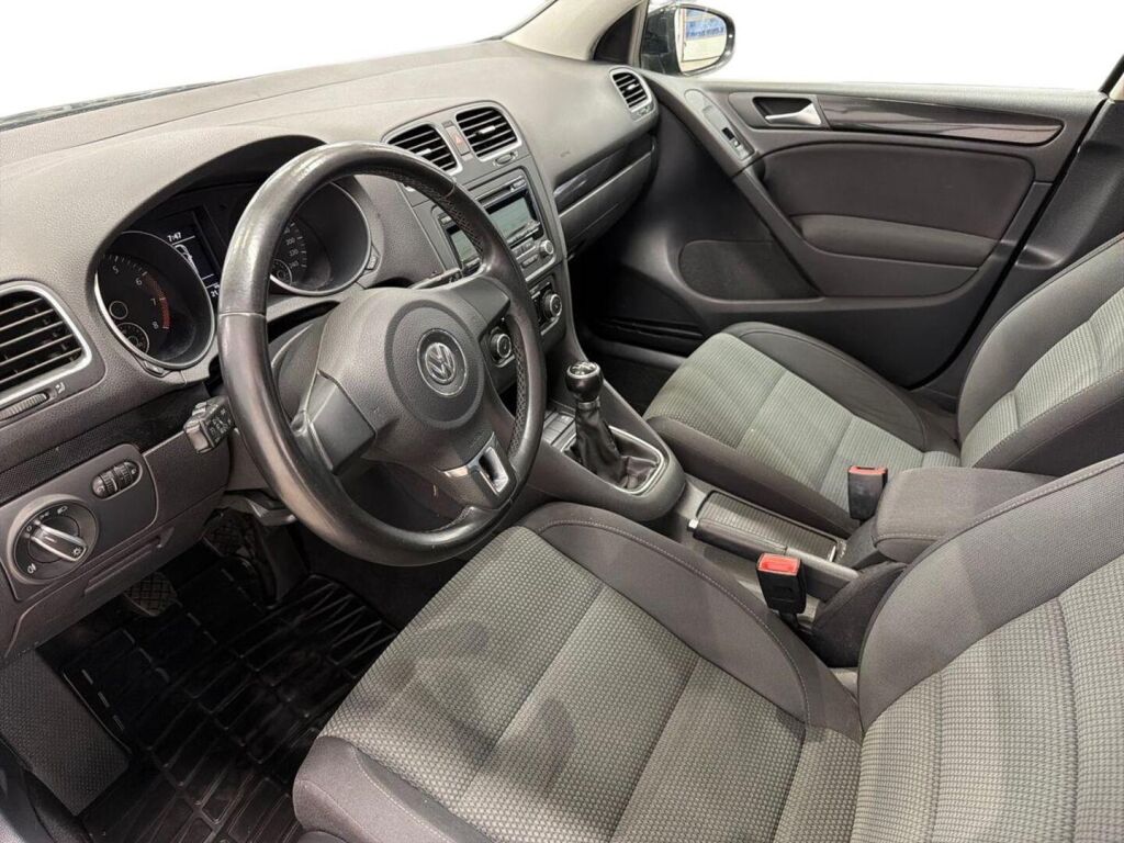 Volkswagen Golf 2011 Musta