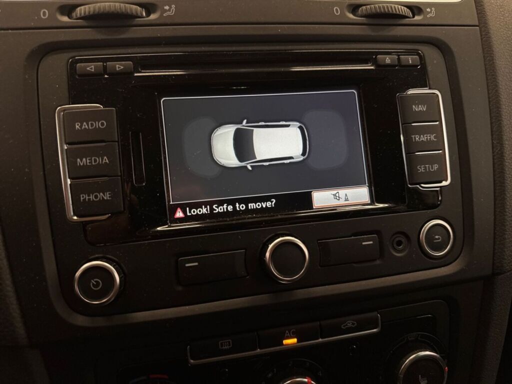 Volkswagen Golf 2011 Musta