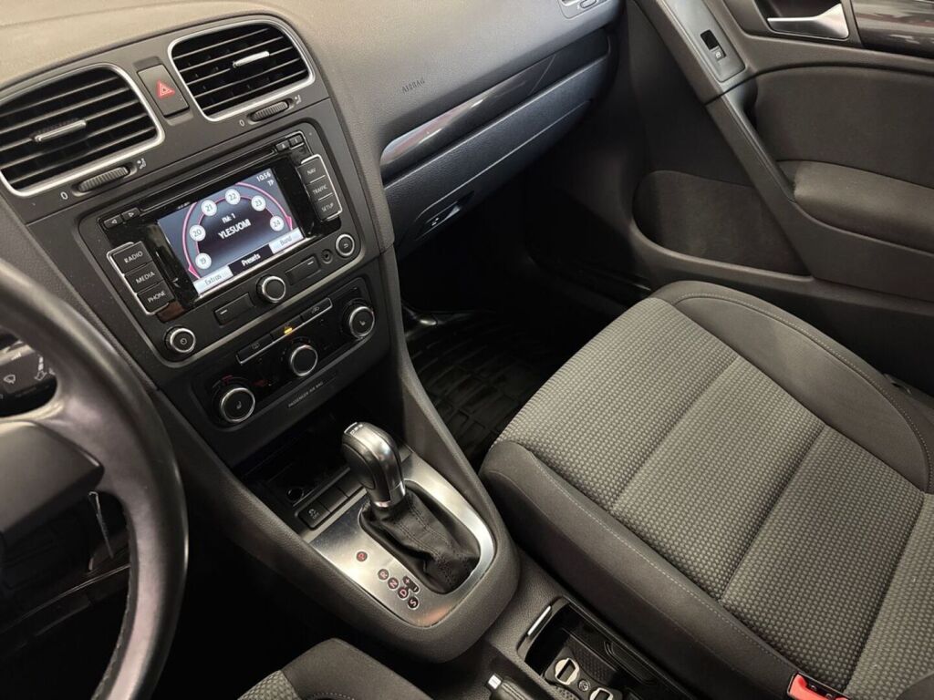 Volkswagen Golf 2011 Musta