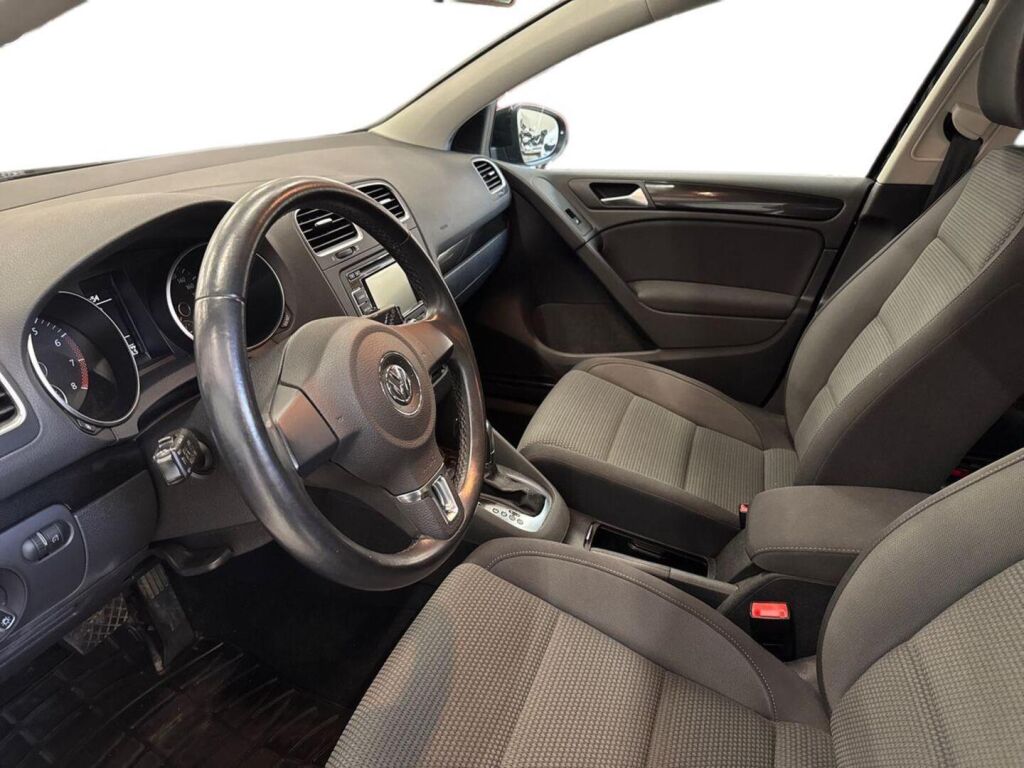 Volkswagen Golf 2011 Musta