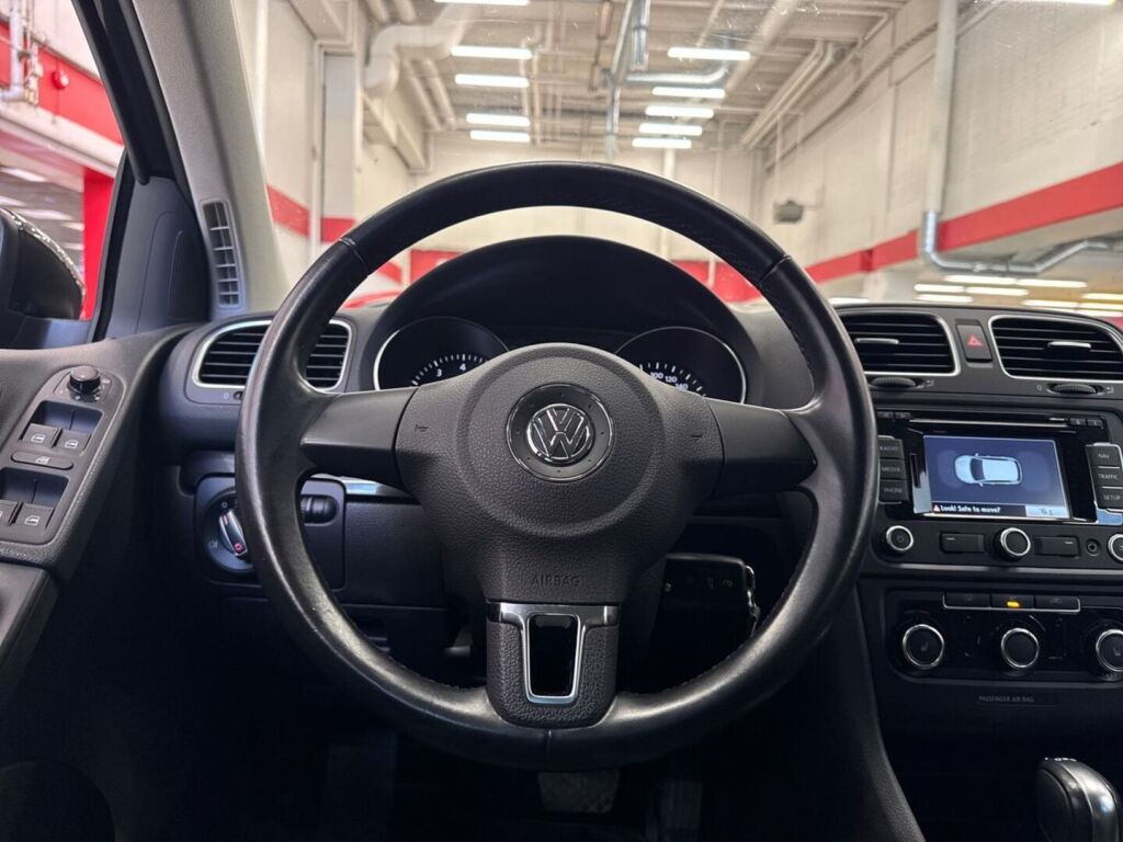 Volkswagen Golf 2011 Musta