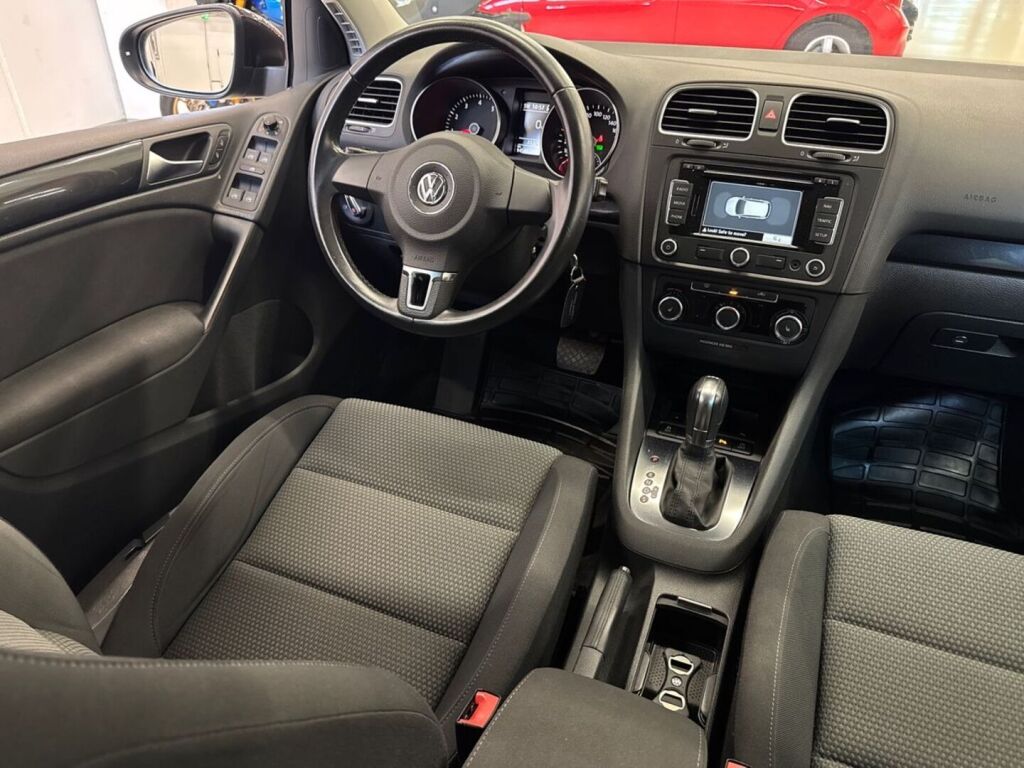 Volkswagen Golf 2011 Musta