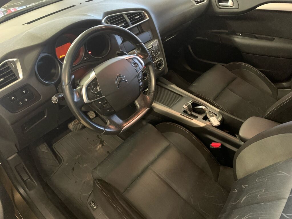 Citroen C4 2011 Ruskea (beige)