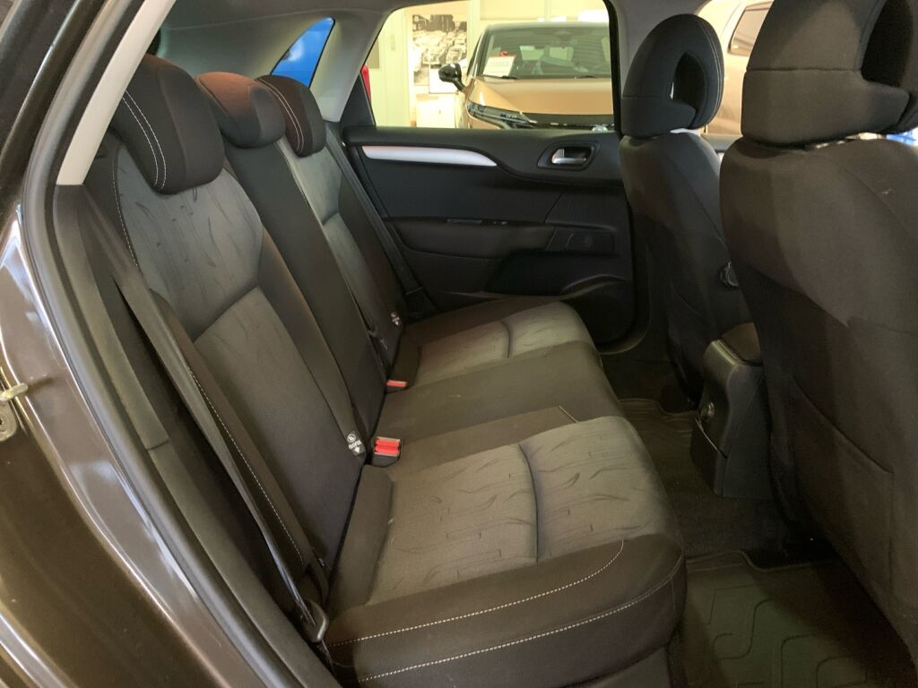 Citroen C4 2011 Ruskea (beige)