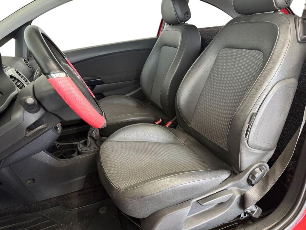Opel Corsa 2011 Punainen