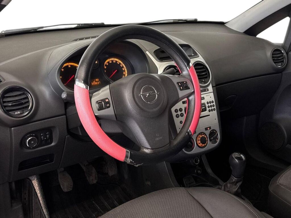 Opel Corsa 2011 Punainen