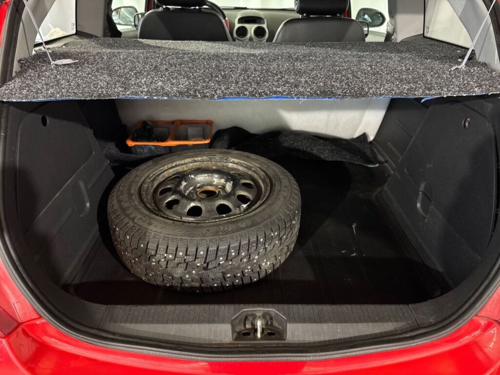 Opel Corsa 2011 Punainen