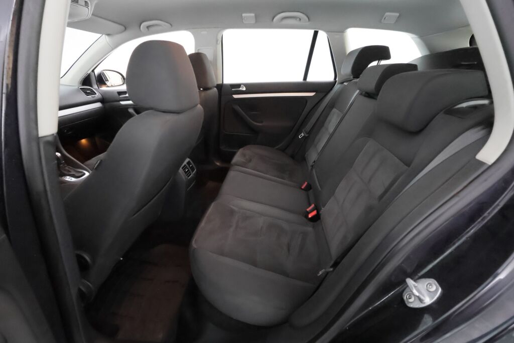 Volkswagen Golf 2011 Musta