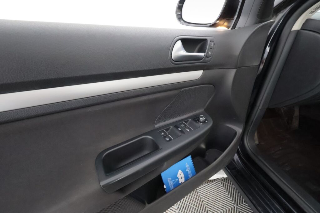 Volkswagen Golf 2011 Musta