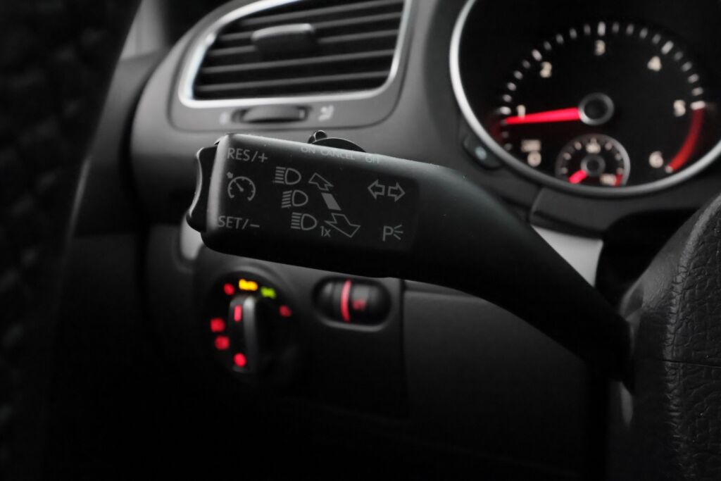 Volkswagen Golf 2011 Musta