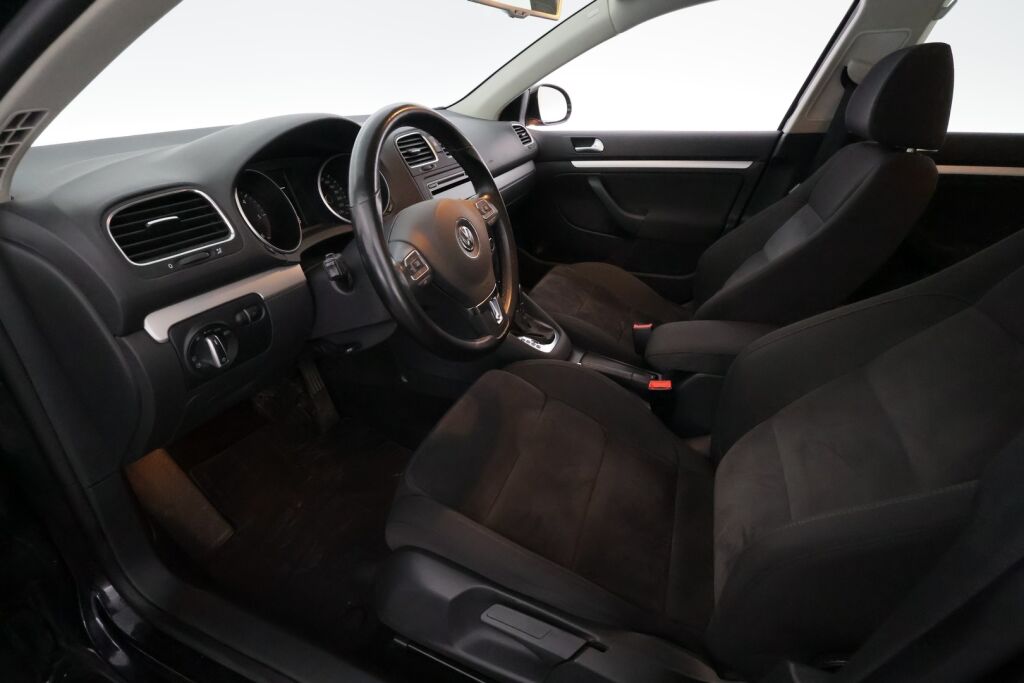 Volkswagen Golf 2011 Musta