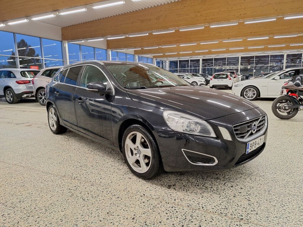 Volvo V60 2011 Musta