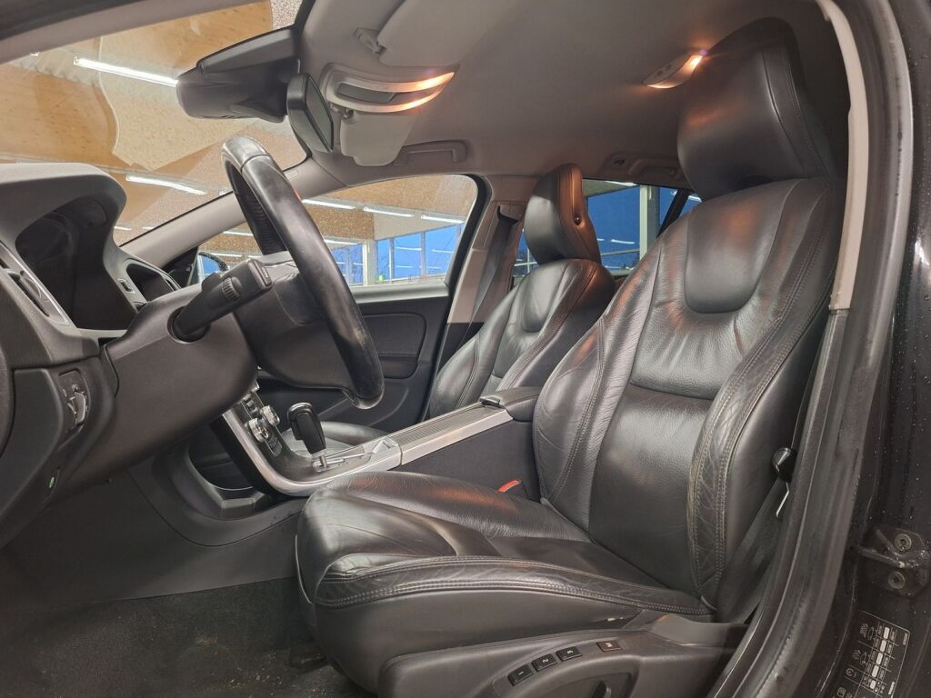 Volvo V60 2011 Musta