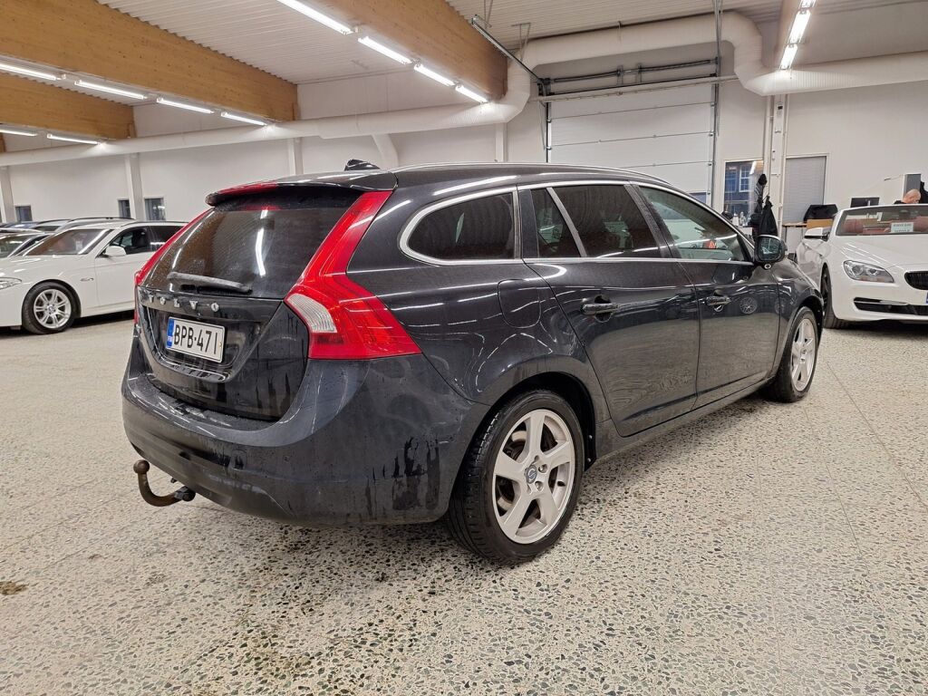 Volvo V60 2011 Musta