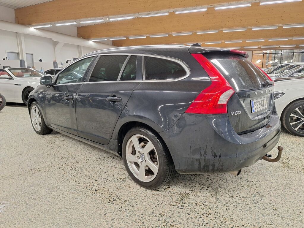 Volvo V60 2011 Musta
