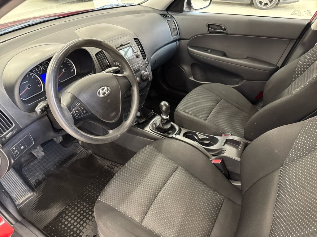 Hyundai i30 2011 Punainen