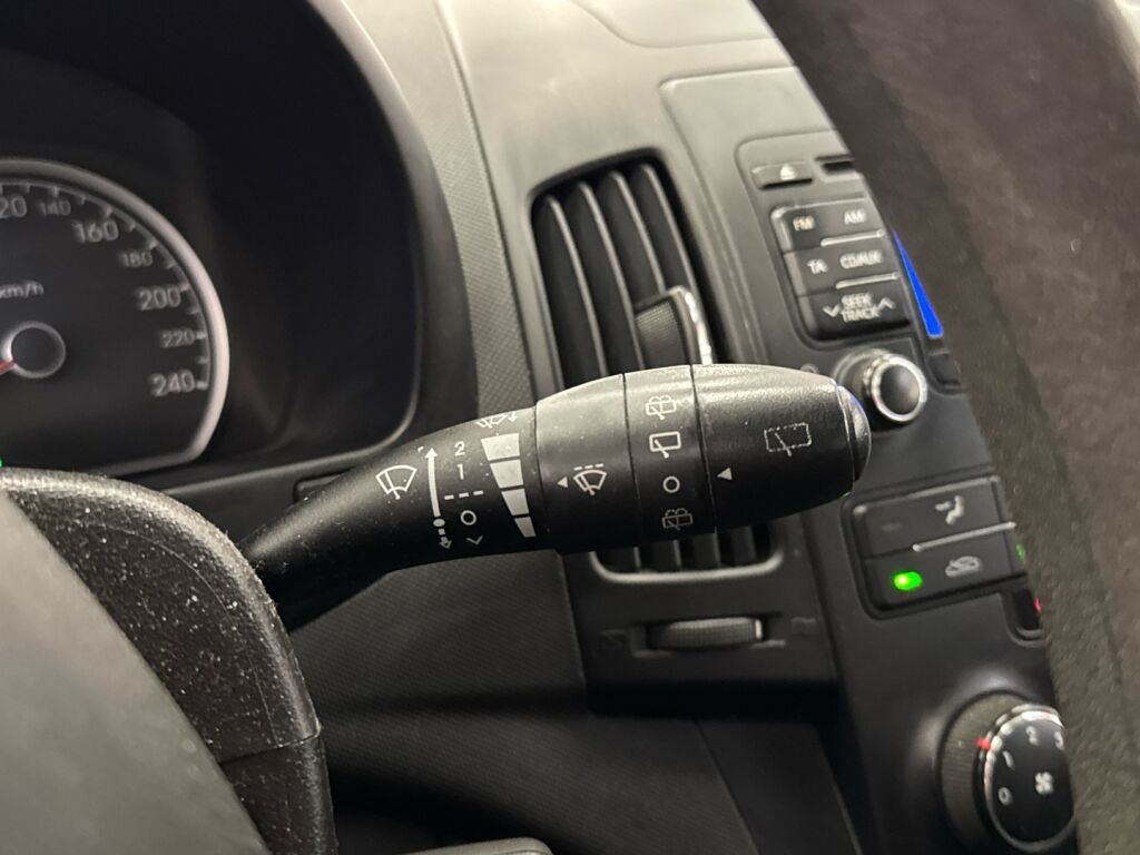 Hyundai i30 2011 Punainen