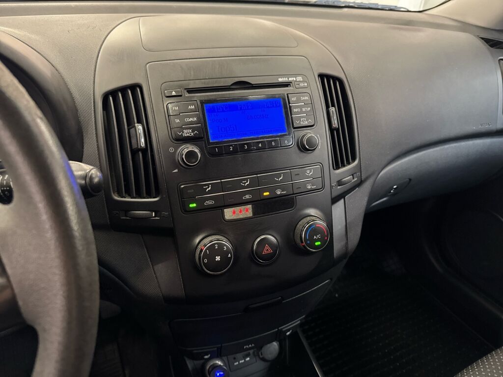 Hyundai i30 2011 Punainen